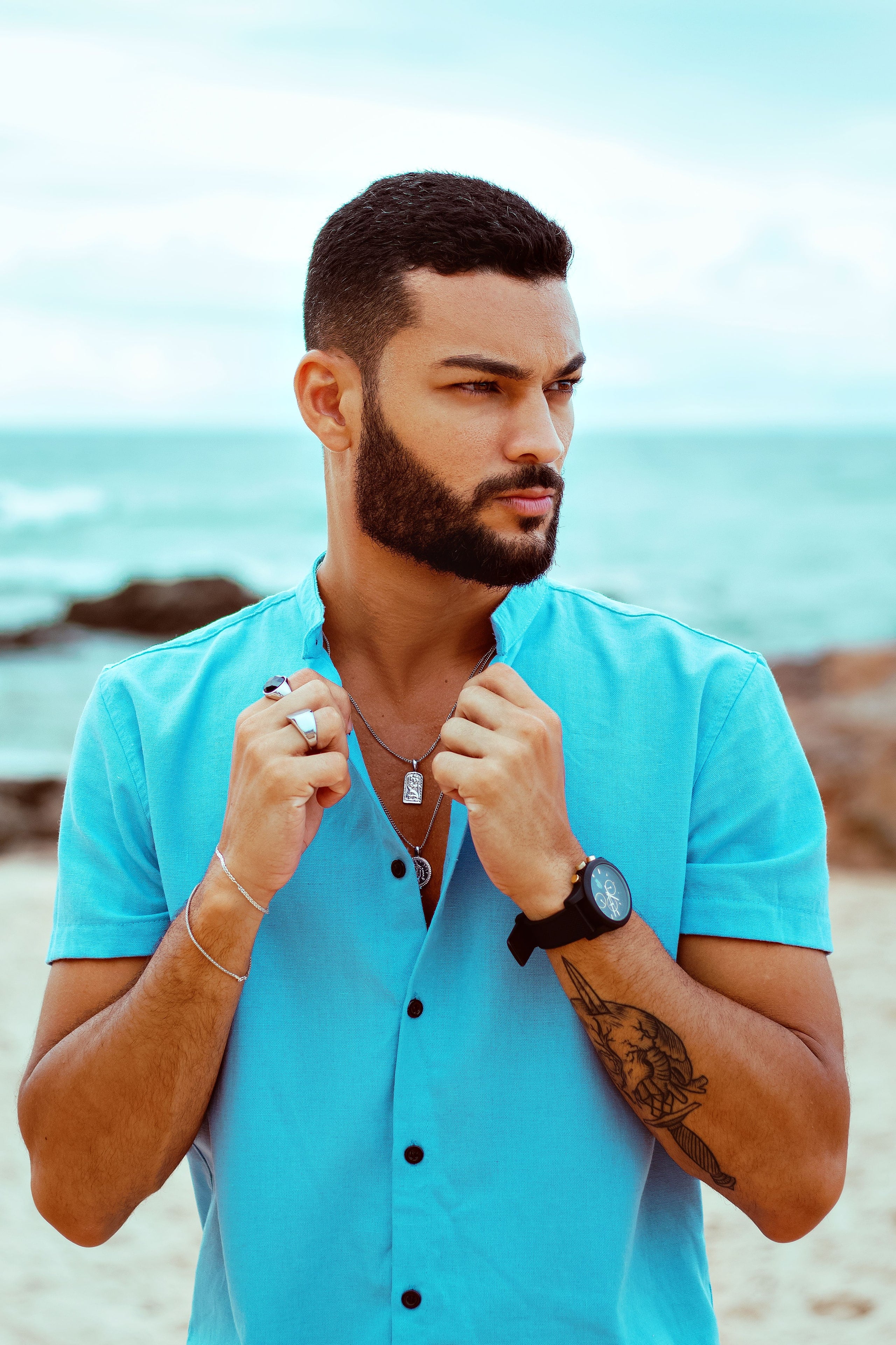 Camisa de estilo cotidiano como inspiración para un armario combinable